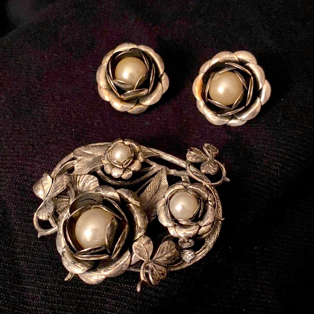 Silver tone and Pearl Brooch & Earring Set